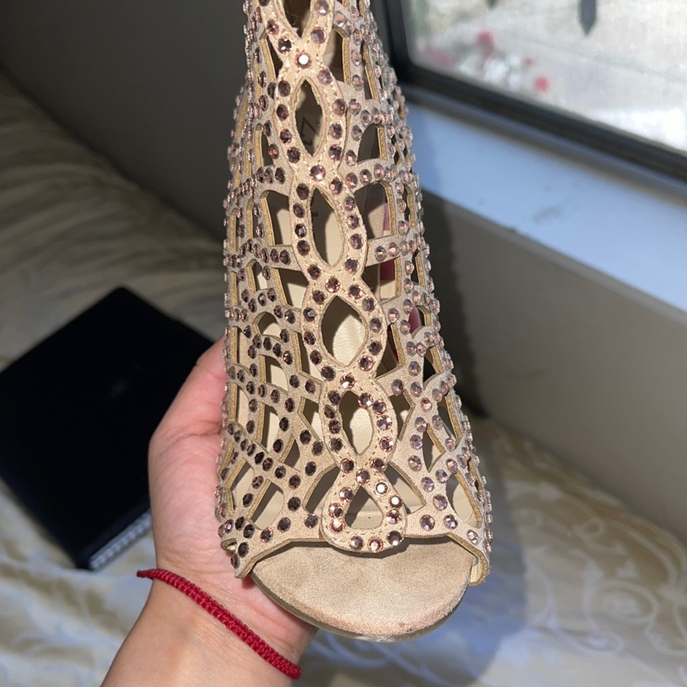 Zigi soho size 5 color cinnamon color stiletto heels with light purple gems.